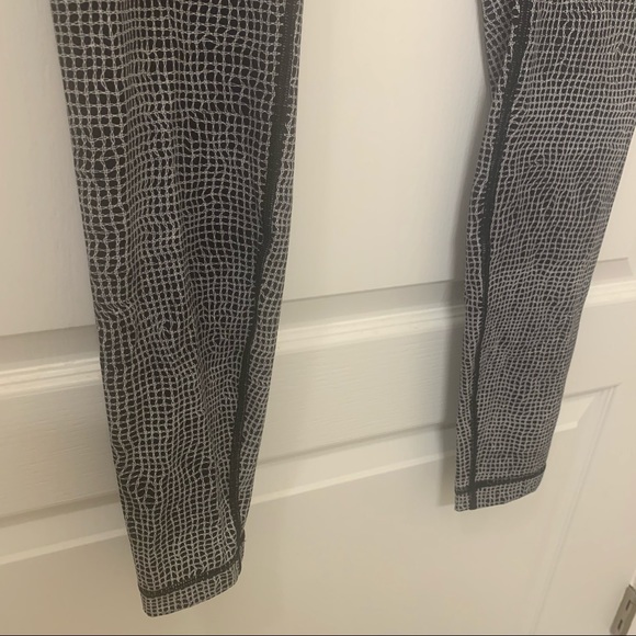 LULULEMON leggings black white reflective logo - Picture 8 of 14
